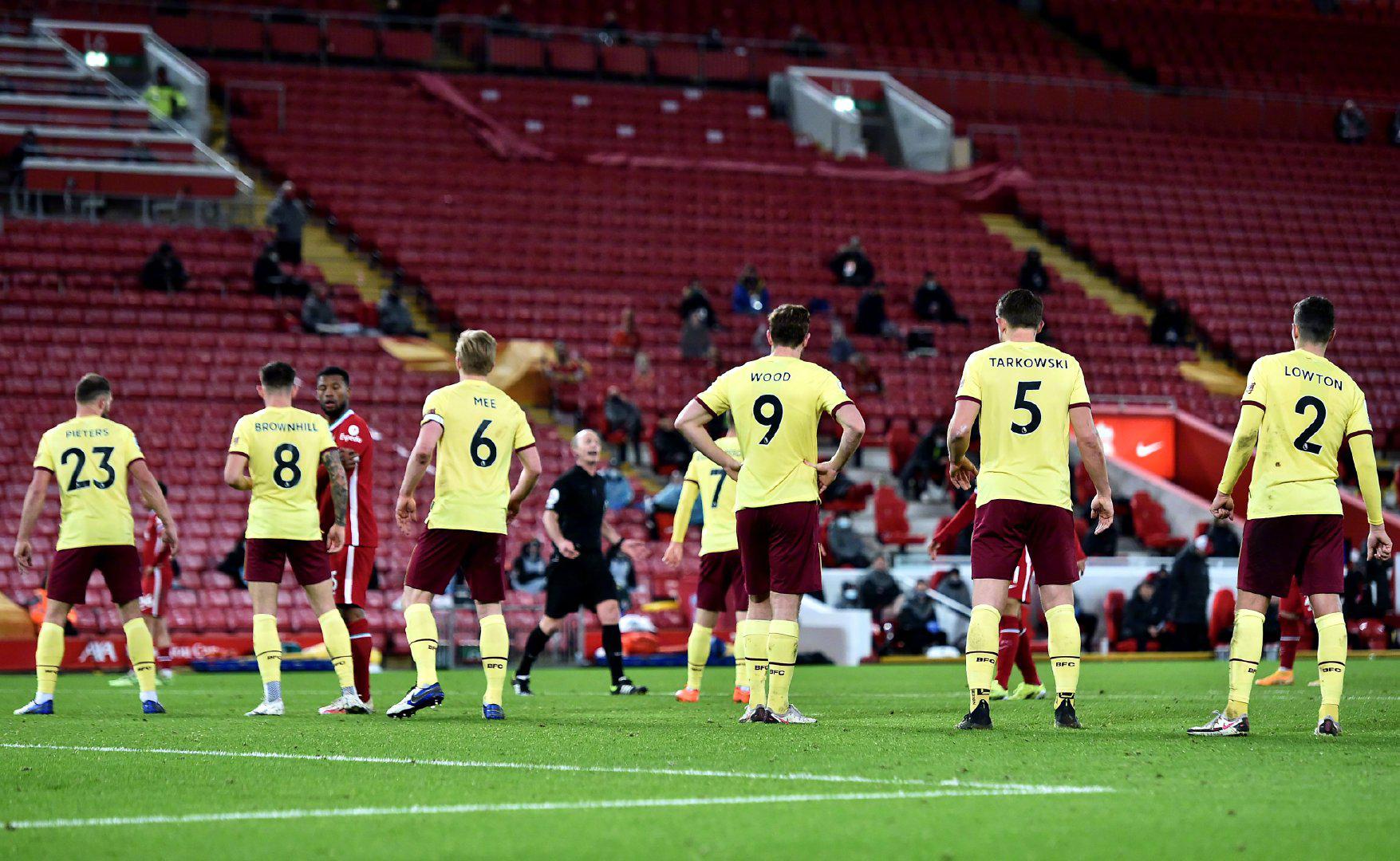 飞翼vs王牌伤病报告：卡林顿升级为出战成疑，哈里斯＆西格里斯特缺阵.